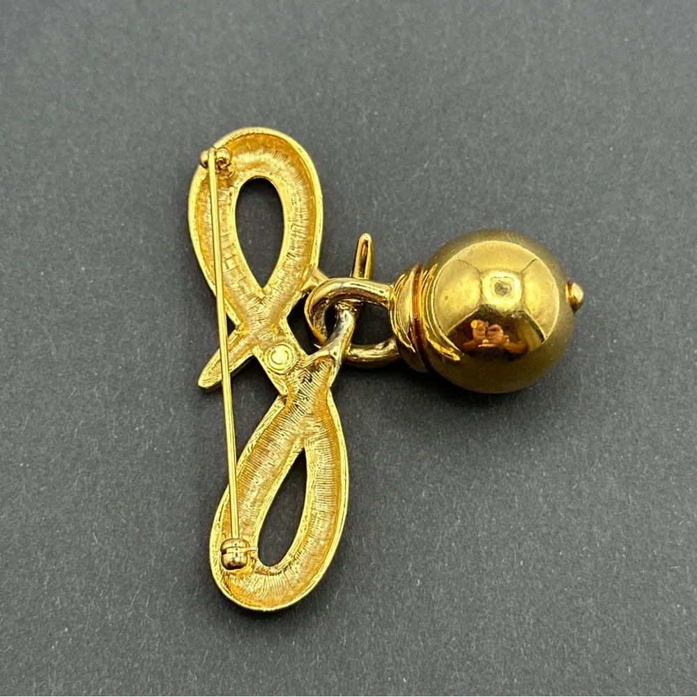 Lovely‎ Vintage Jewellery gold-tone Brooch signed C